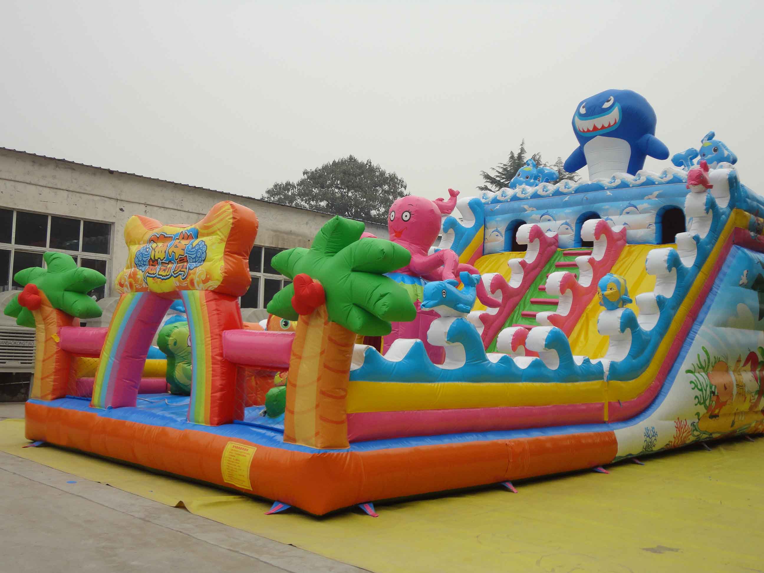 热门充气城堡